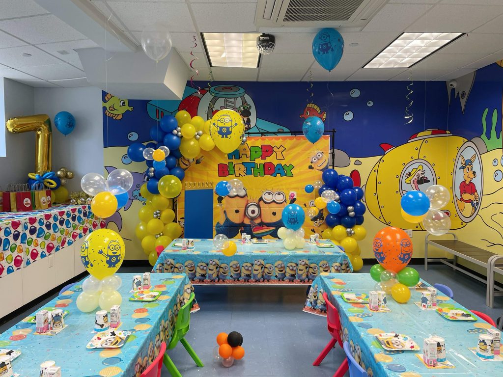 Minions Garland with backdrop